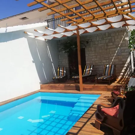 Lucy With Private Pool Kaštela